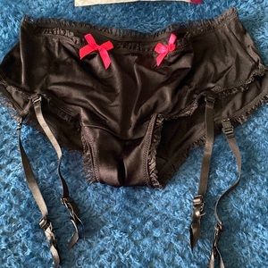 Nwot Crotchless Panties w/ attached garters (L)